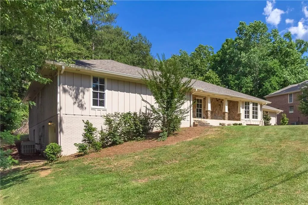 420 Riverhill Drive, Atlanta, Georgia 30328, 4 Bedrooms Bedrooms, ,3 BathroomsBathrooms,Residential,Sold,420 Riverhill Drive,6565603