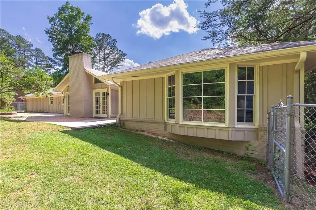 420 Riverhill Drive, Atlanta, Georgia 30328, 4 Bedrooms Bedrooms, ,3 BathroomsBathrooms,Residential,Sold,420 Riverhill Drive,6565603