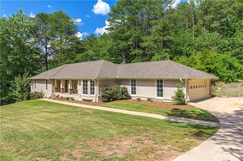 420 Riverhill Drive, Atlanta, Georgia 30328, 4 Bedrooms Bedrooms, ,3 BathroomsBathrooms,Residential,Sold,420 Riverhill Drive,6565603