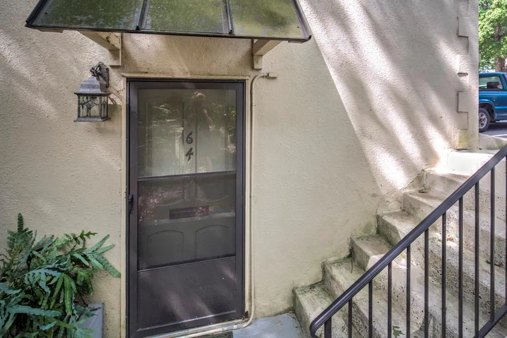 64 Nw Chaumont Square Nw, Atlanta, Georgia 30327, 1 Bedroom Bedrooms, ,1 BathroomBathrooms,Residential,Sold,64 Nw Chaumont Square Nw,5896701