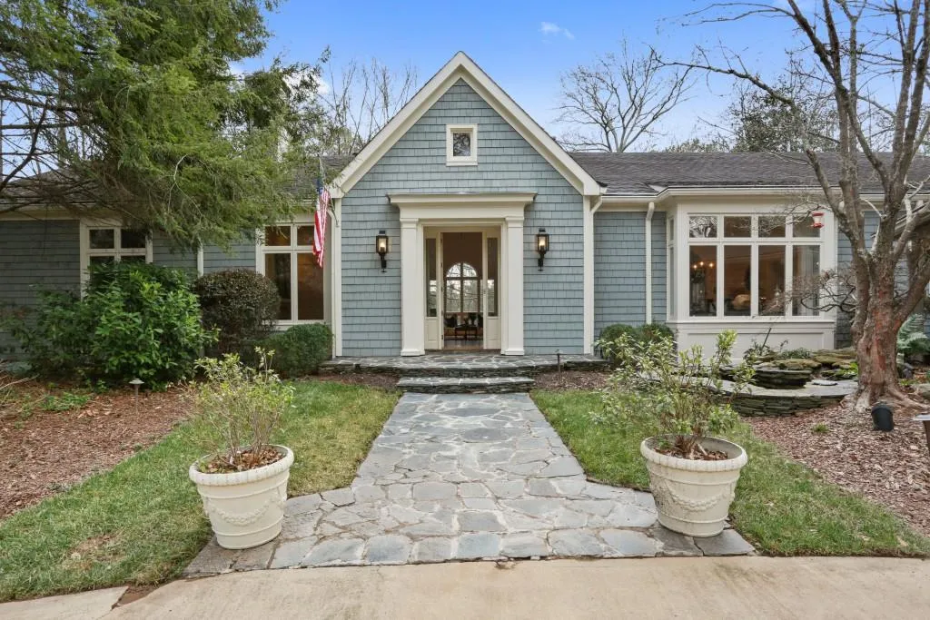1591 Huntingdon Trail, Sandy Springs, Georgia 30350, 4 Bedrooms Bedrooms, ,3 BathroomsBathrooms,Residential,Sold,1591 Huntingdon Trail,5795735