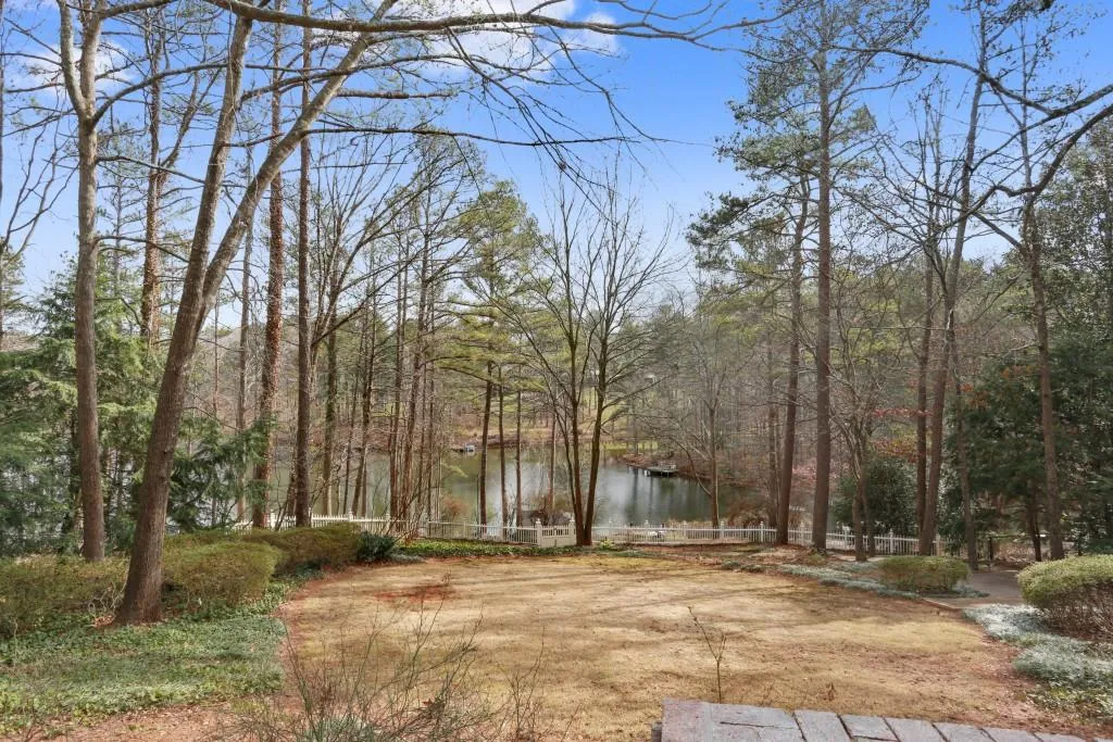1591 Huntingdon Trail, Sandy Springs, Georgia 30350, 4 Bedrooms Bedrooms, ,3 BathroomsBathrooms,Residential,Sold,1591 Huntingdon Trail,5795735