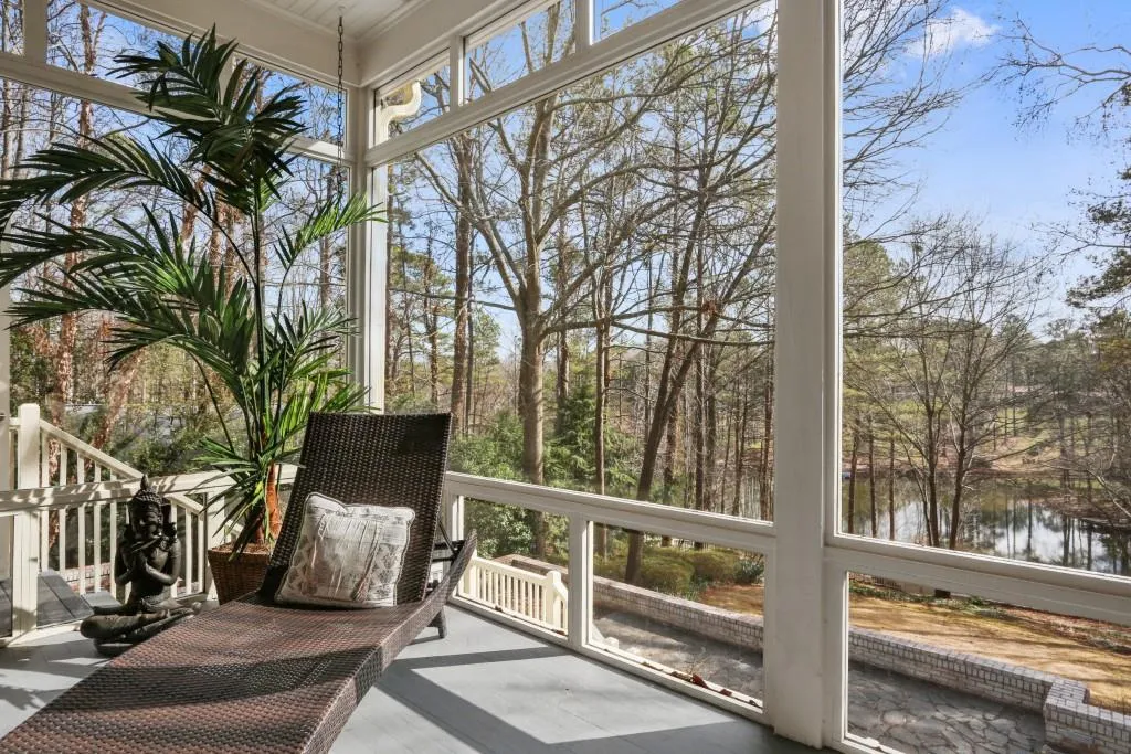 1591 Huntingdon Trail, Sandy Springs, Georgia 30350, 4 Bedrooms Bedrooms, ,3 BathroomsBathrooms,Residential,Sold,1591 Huntingdon Trail,5795735