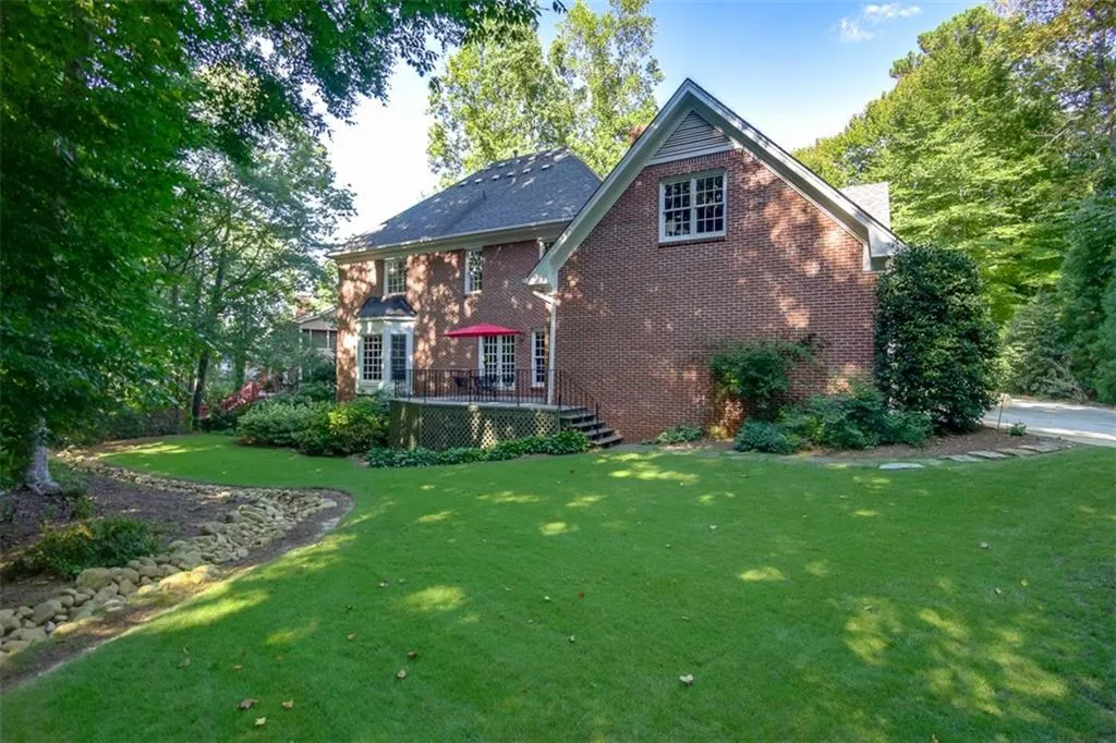 200 Walhalla Court, Sandy Springs, Georgia 30350, 5 Bedrooms Bedrooms, ,4 BathroomsBathrooms,Residential,Sold,200 Walhalla Court,5762870