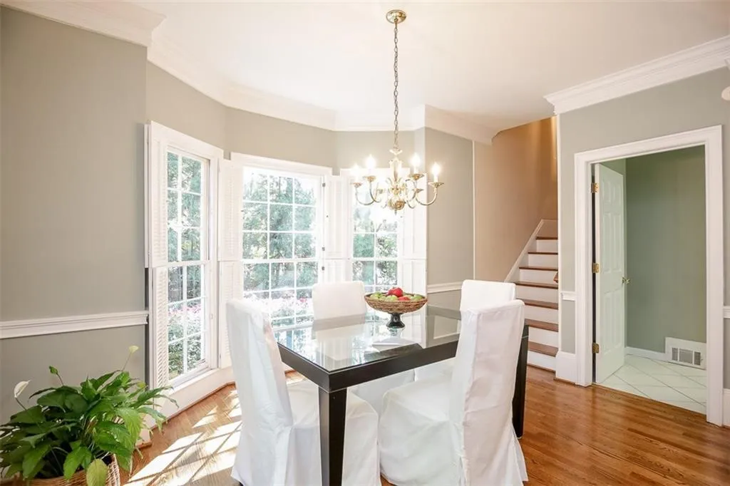 200 Walhalla Court, Sandy Springs, Georgia 30350, 5 Bedrooms Bedrooms, ,4 BathroomsBathrooms,Residential,Sold,200 Walhalla Court,5762870
