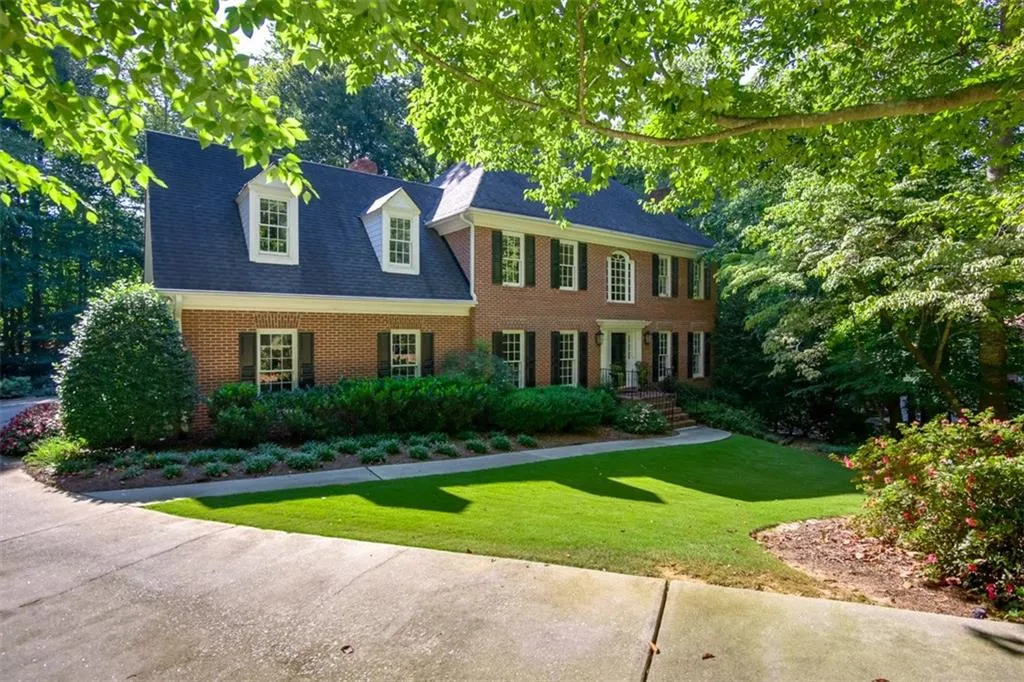 200 Walhalla Court, Sandy Springs, Georgia 30350, 5 Bedrooms Bedrooms, ,4 BathroomsBathrooms,Residential,Sold,200 Walhalla Court,5762870