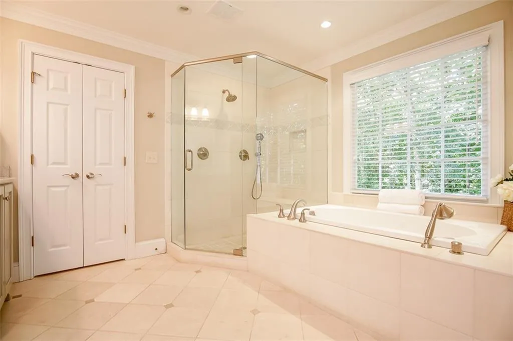 200 Walhalla Court, Sandy Springs, Georgia 30350, 5 Bedrooms Bedrooms, ,4 BathroomsBathrooms,Residential,Sold,200 Walhalla Court,5762870