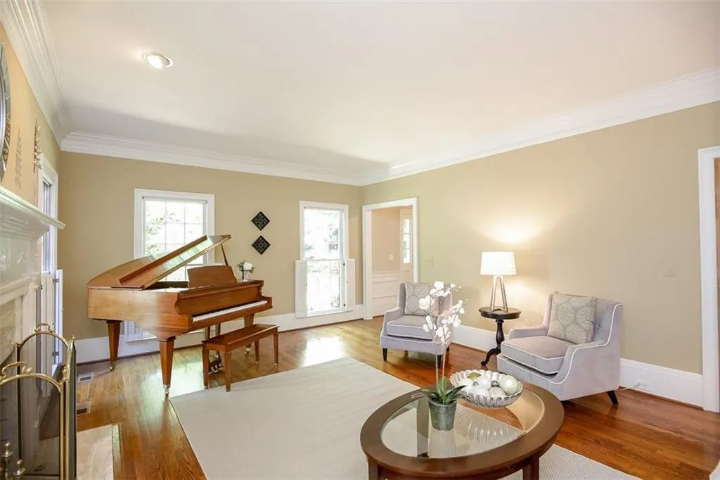200 Walhalla Court, Sandy Springs, Georgia 30350, 5 Bedrooms Bedrooms, ,4 BathroomsBathrooms,Residential,Sold,200 Walhalla Court,5762870