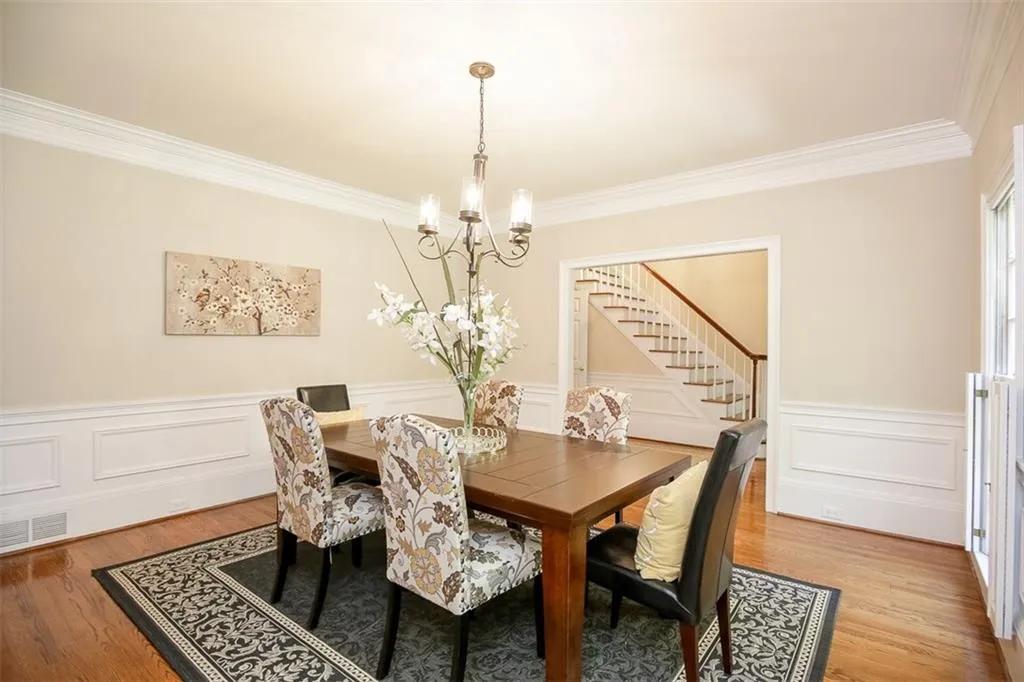 200 Walhalla Court, Sandy Springs, Georgia 30350, 5 Bedrooms Bedrooms, ,4 BathroomsBathrooms,Residential,Sold,200 Walhalla Court,5762870