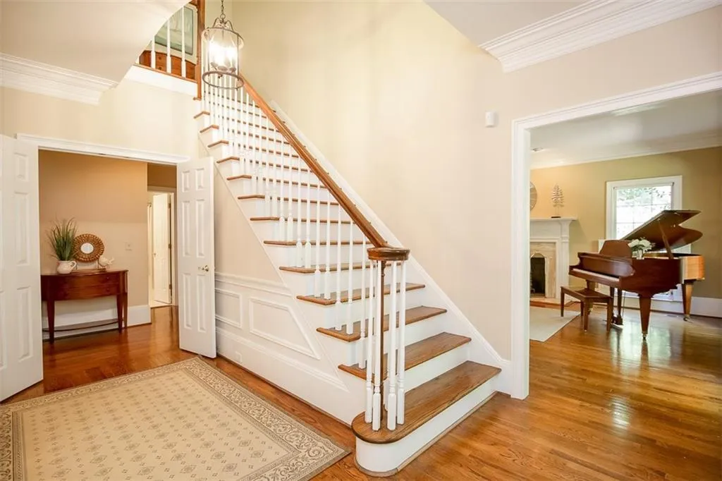 200 Walhalla Court, Sandy Springs, Georgia 30350, 5 Bedrooms Bedrooms, ,4 BathroomsBathrooms,Residential,Sold,200 Walhalla Court,5762870