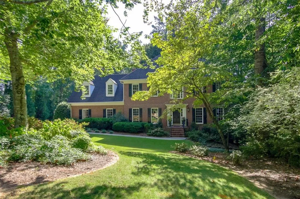 200 Walhalla Court, Sandy Springs, Georgia 30350, 5 Bedrooms Bedrooms, ,4 BathroomsBathrooms,Residential,Sold,200 Walhalla Court,5762870