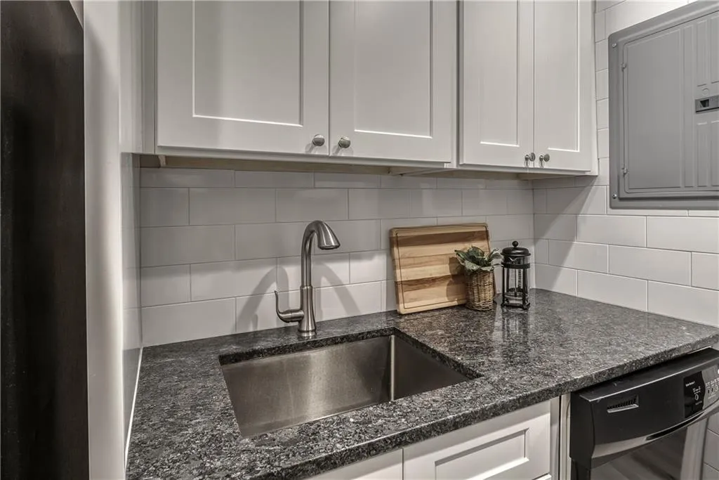6851 Roswell Road Unit J11, Sandy Springs, Georgia 30328, 1 Bedroom Bedrooms, ,1 BathroomBathrooms,Residential,Sold,6851 Roswell Road Unit J11,6858140