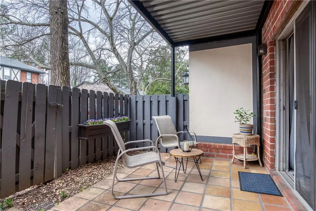 6851 Roswell Road Unit J11, Sandy Springs, Georgia 30328, 1 Bedroom Bedrooms, ,1 BathroomBathrooms,Residential,Sold,6851 Roswell Road Unit J11,6858140