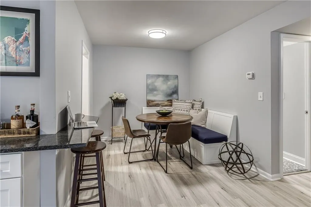 6851 Roswell Road Unit J11, Sandy Springs, Georgia 30328, 1 Bedroom Bedrooms, ,1 BathroomBathrooms,Residential,Sold,6851 Roswell Road Unit J11,6858140
