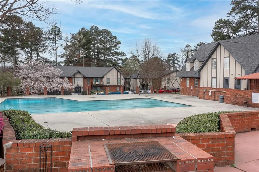 6851 Roswell Road Unit J11, Sandy Springs, Georgia 30328, 1 Bedroom Bedrooms, ,1 BathroomBathrooms,Residential,Sold,6851 Roswell Road Unit J11,6858140