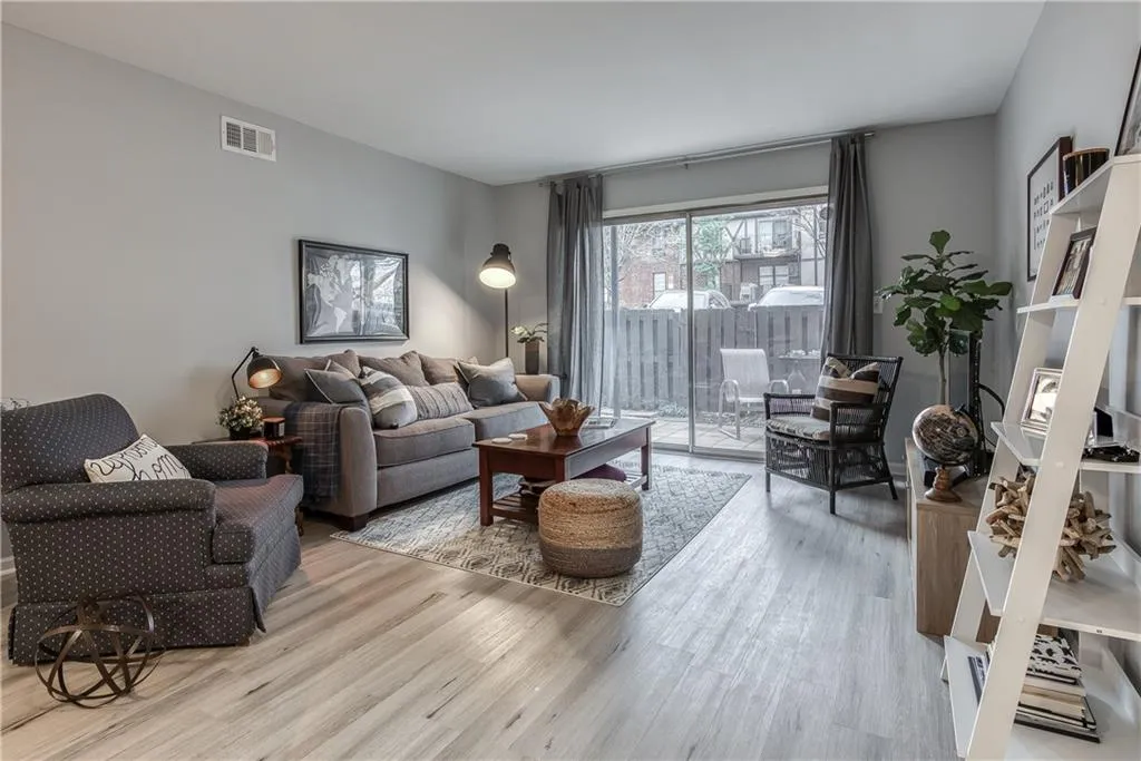 6851 Roswell Road Unit J11, Sandy Springs, Georgia 30328, 1 Bedroom Bedrooms, ,1 BathroomBathrooms,Residential,Sold,6851 Roswell Road Unit J11,6858140