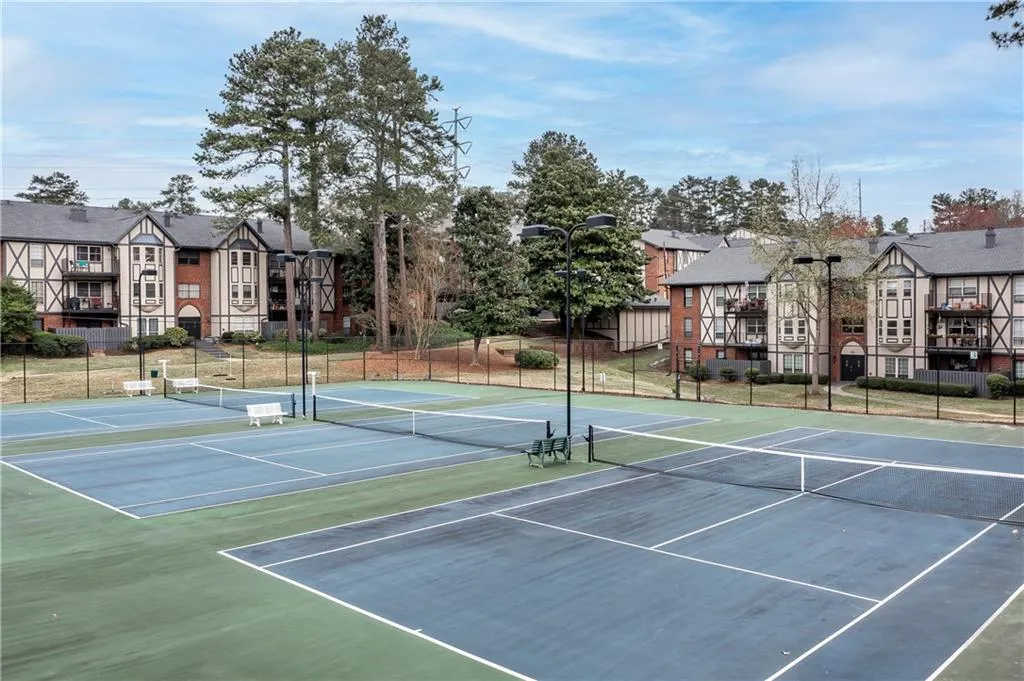 6851 Roswell Road Unit J11, Sandy Springs, Georgia 30328, 1 Bedroom Bedrooms, ,1 BathroomBathrooms,Residential,Sold,6851 Roswell Road Unit J11,6858140