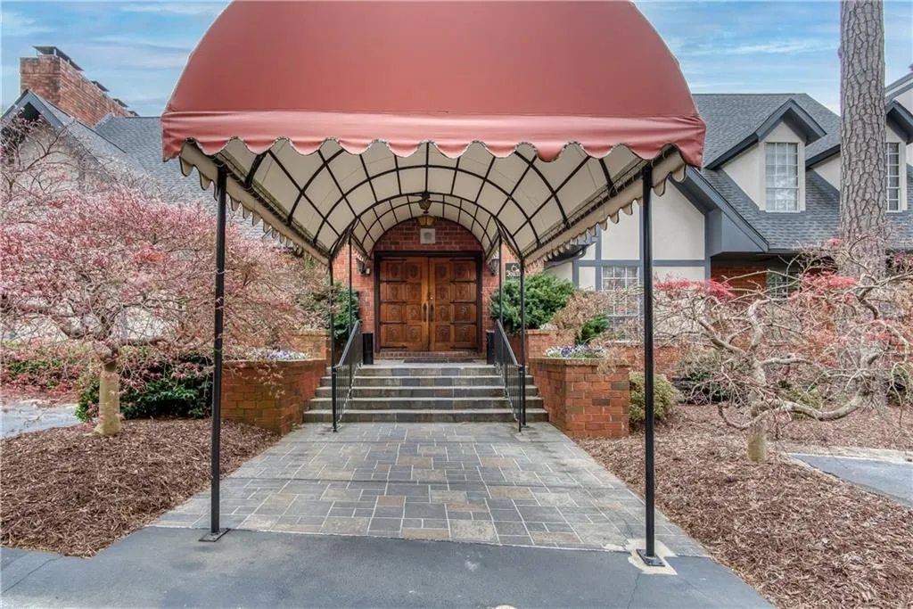 6851 Roswell Road Unit J11, Sandy Springs, Georgia 30328, 1 Bedroom Bedrooms, ,1 BathroomBathrooms,Residential,Sold,6851 Roswell Road Unit J11,6858140
