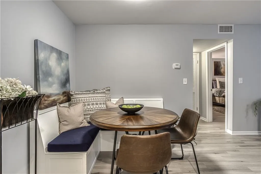 6851 Roswell Road Unit J11, Sandy Springs, Georgia 30328, 1 Bedroom Bedrooms, ,1 BathroomBathrooms,Residential,Sold,6851 Roswell Road Unit J11,6858140