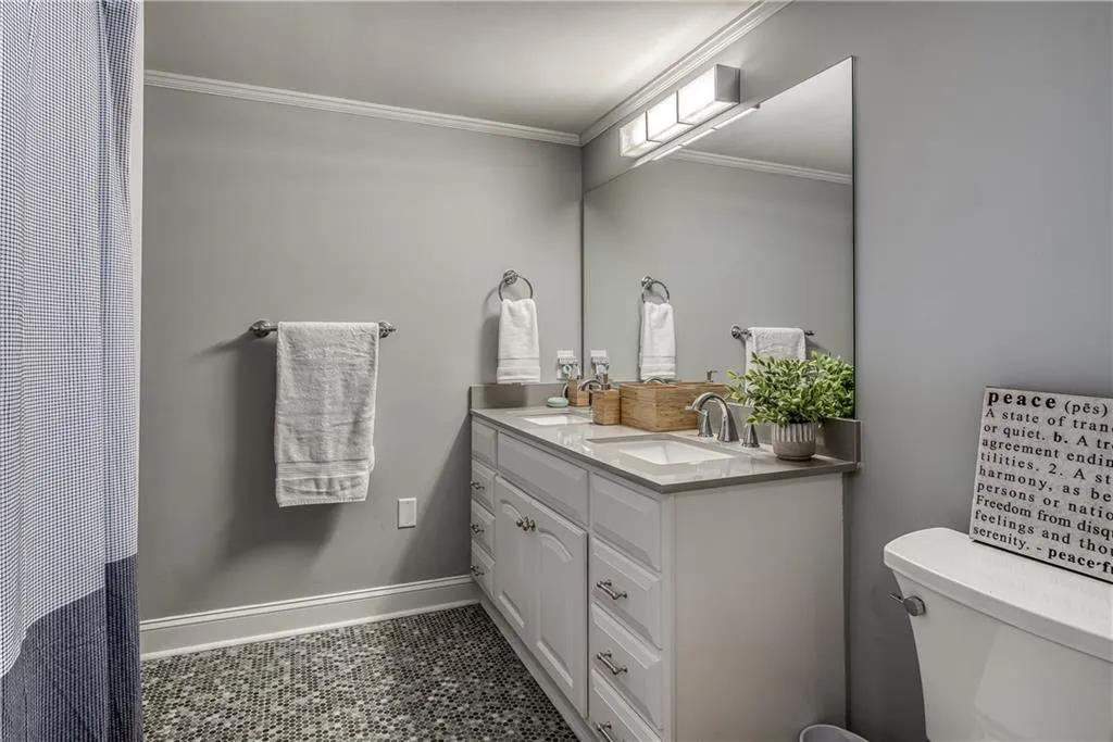 6851 Roswell Road Unit J11, Sandy Springs, Georgia 30328, 1 Bedroom Bedrooms, ,1 BathroomBathrooms,Residential,Sold,6851 Roswell Road Unit J11,6858140