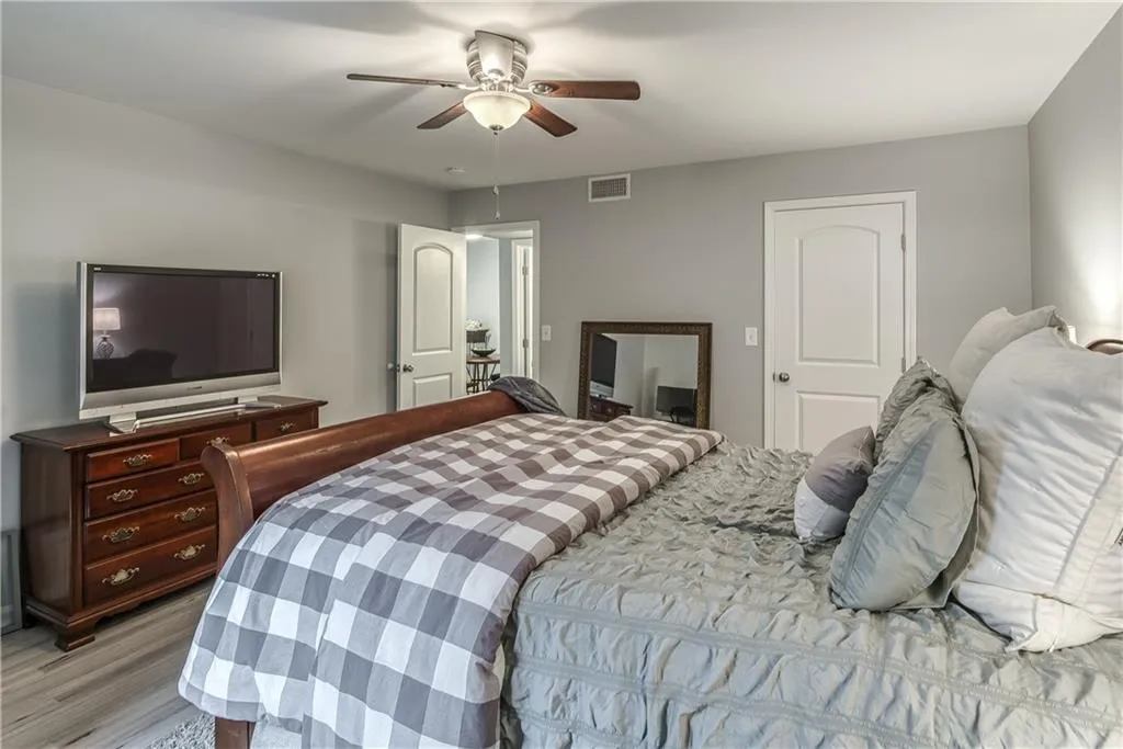 6851 Roswell Road Unit J11, Sandy Springs, Georgia 30328, 1 Bedroom Bedrooms, ,1 BathroomBathrooms,Residential,Sold,6851 Roswell Road Unit J11,6858140