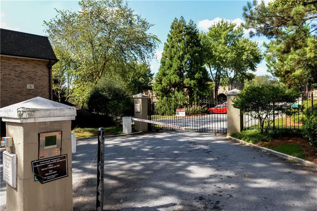 6980 Roswell Road Unit D1, Atlanta, Georgia 30328, 2 Bedrooms Bedrooms, ,1 BathroomBathrooms,Residential,Sold,6980 Roswell Road Unit D1,6080847