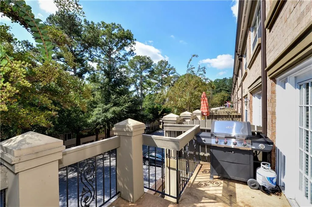 6980 Roswell Road Unit D1, Atlanta, Georgia 30328, 2 Bedrooms Bedrooms, ,1 BathroomBathrooms,Residential,Sold,6980 Roswell Road Unit D1,6080847