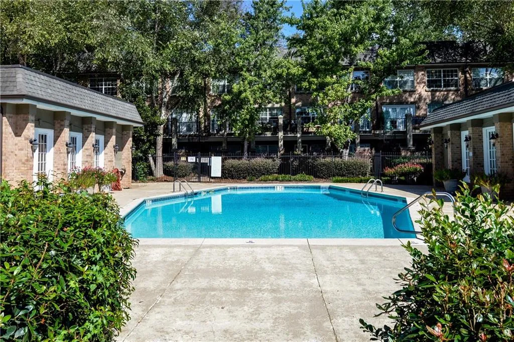 6980 Roswell Road Unit D1, Atlanta, Georgia 30328, 2 Bedrooms Bedrooms, ,1 BathroomBathrooms,Residential,Sold,6980 Roswell Road Unit D1,6080847
