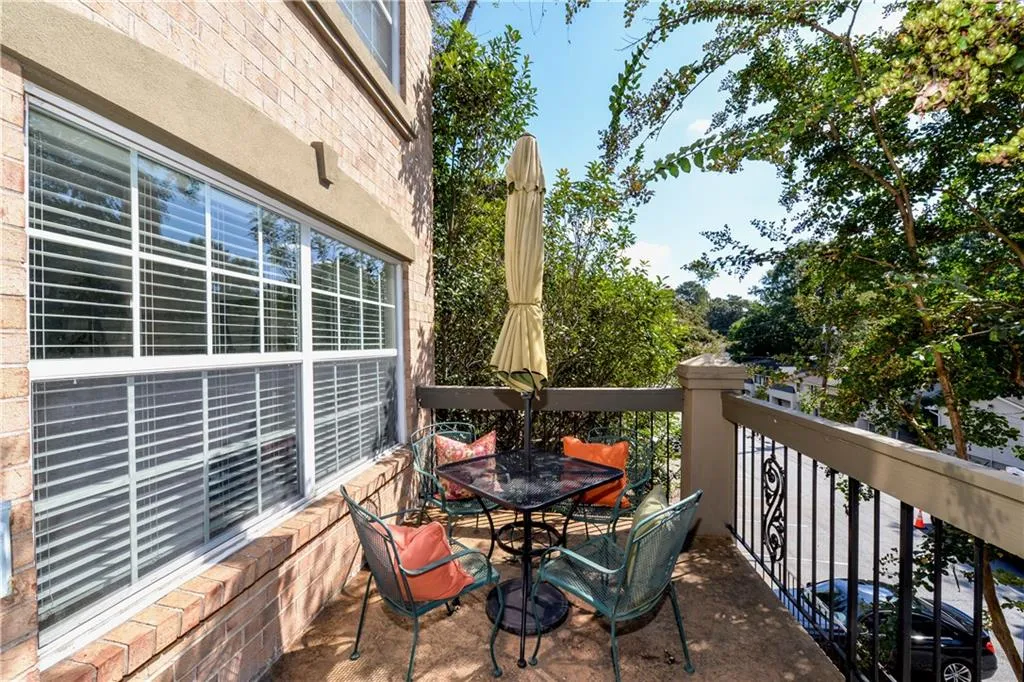 6980 Roswell Road Unit D1, Atlanta, Georgia 30328, 2 Bedrooms Bedrooms, ,1 BathroomBathrooms,Residential,Sold,6980 Roswell Road Unit D1,6080847