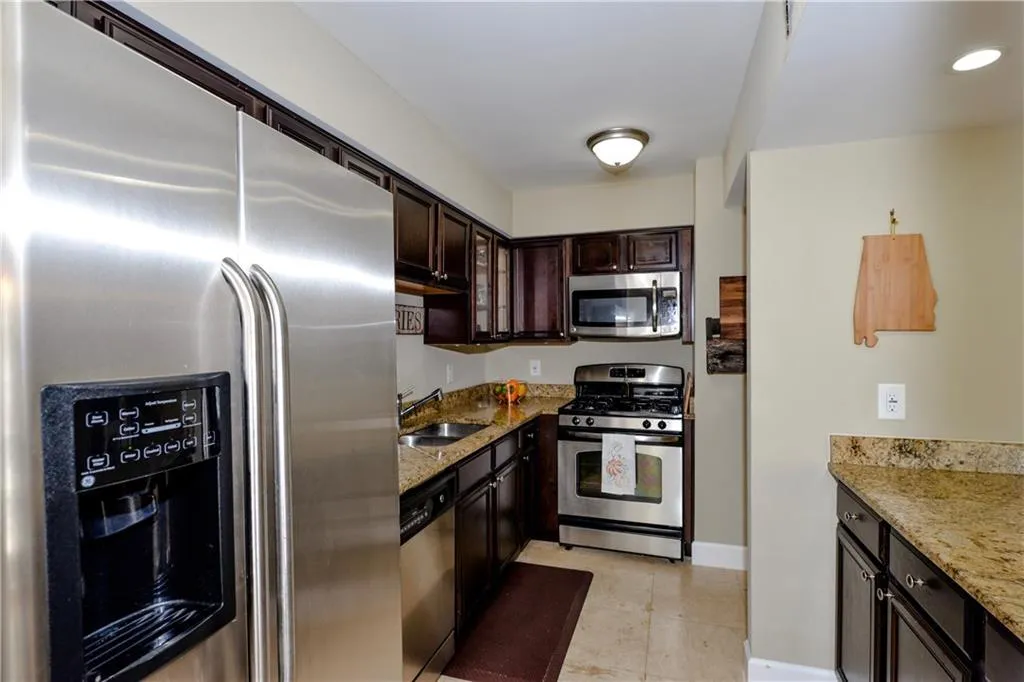 6980 Roswell Road Unit D1, Atlanta, Georgia 30328, 2 Bedrooms Bedrooms, ,1 BathroomBathrooms,Residential,Sold,6980 Roswell Road Unit D1,6080847