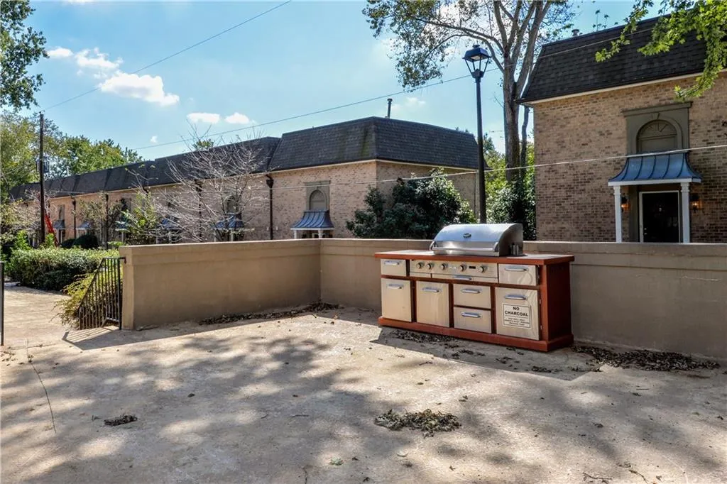 6980 Roswell Road Unit D1, Atlanta, Georgia 30328, 2 Bedrooms Bedrooms, ,1 BathroomBathrooms,Residential,Sold,6980 Roswell Road Unit D1,6080847