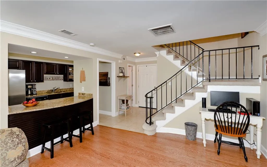 6980 Roswell Road Unit D1, Atlanta, Georgia 30328, 2 Bedrooms Bedrooms, ,1 BathroomBathrooms,Residential,Sold,6980 Roswell Road Unit D1,6080847