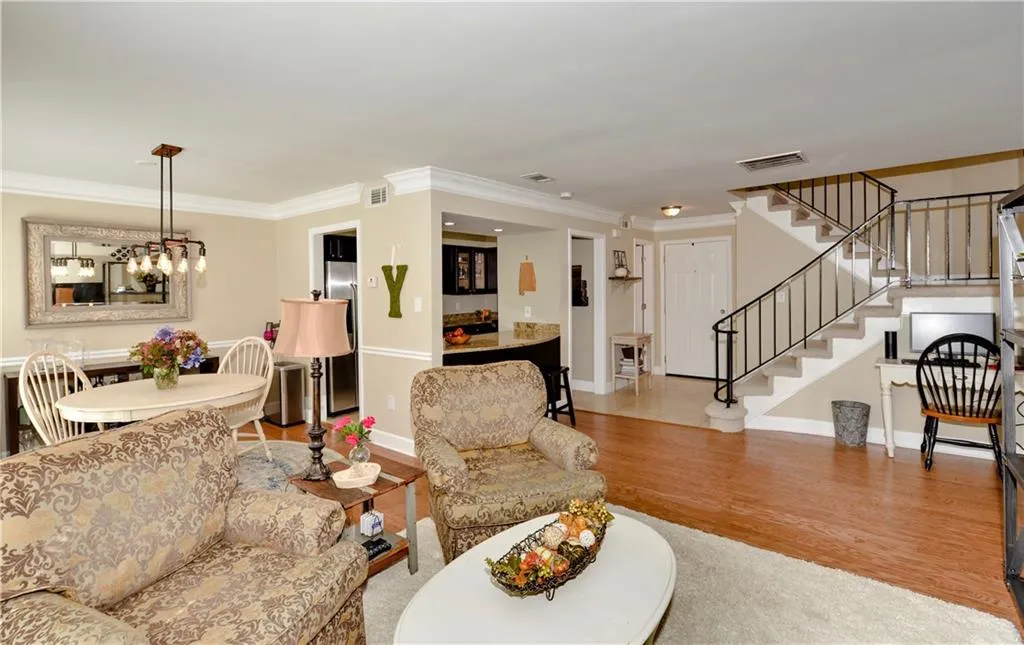 6980 Roswell Road Unit D1, Atlanta, Georgia 30328, 2 Bedrooms Bedrooms, ,1 BathroomBathrooms,Residential,Sold,6980 Roswell Road Unit D1,6080847