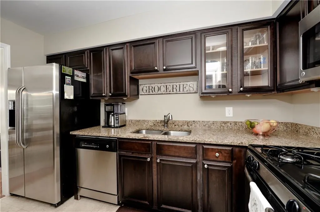 6980 Roswell Road Unit D1, Atlanta, Georgia 30328, 2 Bedrooms Bedrooms, ,1 BathroomBathrooms,Residential,Sold,6980 Roswell Road Unit D1,6080847