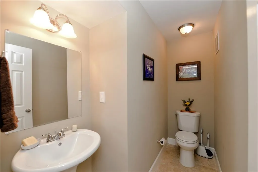 6980 Roswell Road Unit D1, Atlanta, Georgia 30328, 2 Bedrooms Bedrooms, ,1 BathroomBathrooms,Residential,Sold,6980 Roswell Road Unit D1,6080847