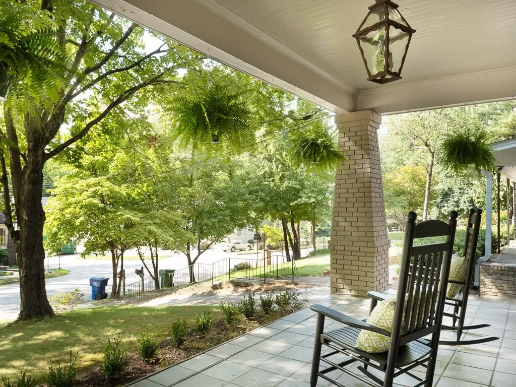 2425 Glenwood Drive Ne, Atlanta, Georgia 30305, 3 Bedrooms Bedrooms, ,2 BathroomsBathrooms,Residential,Sold,2425 Glenwood Drive Ne,5741410