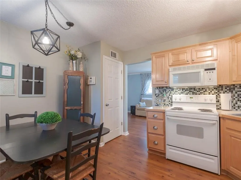 315 Hilderbrand Drive Unit A2, Atlanta, Georgia 30328, 2 Bedrooms Bedrooms, ,1 BathroomBathrooms,Residential,Sold,315 Hilderbrand Drive Unit A2,6090476