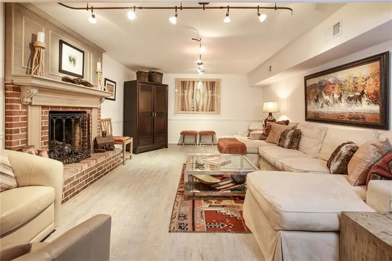 5545 Cross Gate Court, Atlanta, Georgia 30327, 6 Bedrooms Bedrooms, ,4 BathroomsBathrooms,Residential,Sold,5545 Cross Gate Court,6124742