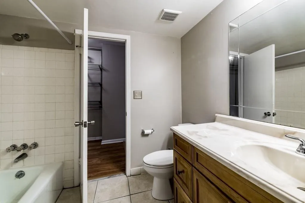 6851 Roswell Road Unit J20, Sandy Springs, Georgia 30328, 1 Bedroom Bedrooms, ,1 BathroomBathrooms,Residential,Sold,6851 Roswell Road Unit J20,6656587