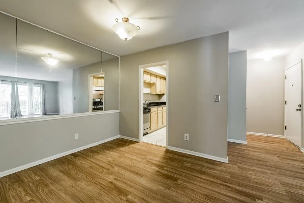 6851 Roswell Road Unit J20, Sandy Springs, Georgia 30328, 1 Bedroom Bedrooms, ,1 BathroomBathrooms,Residential,Sold,6851 Roswell Road Unit J20,6656587