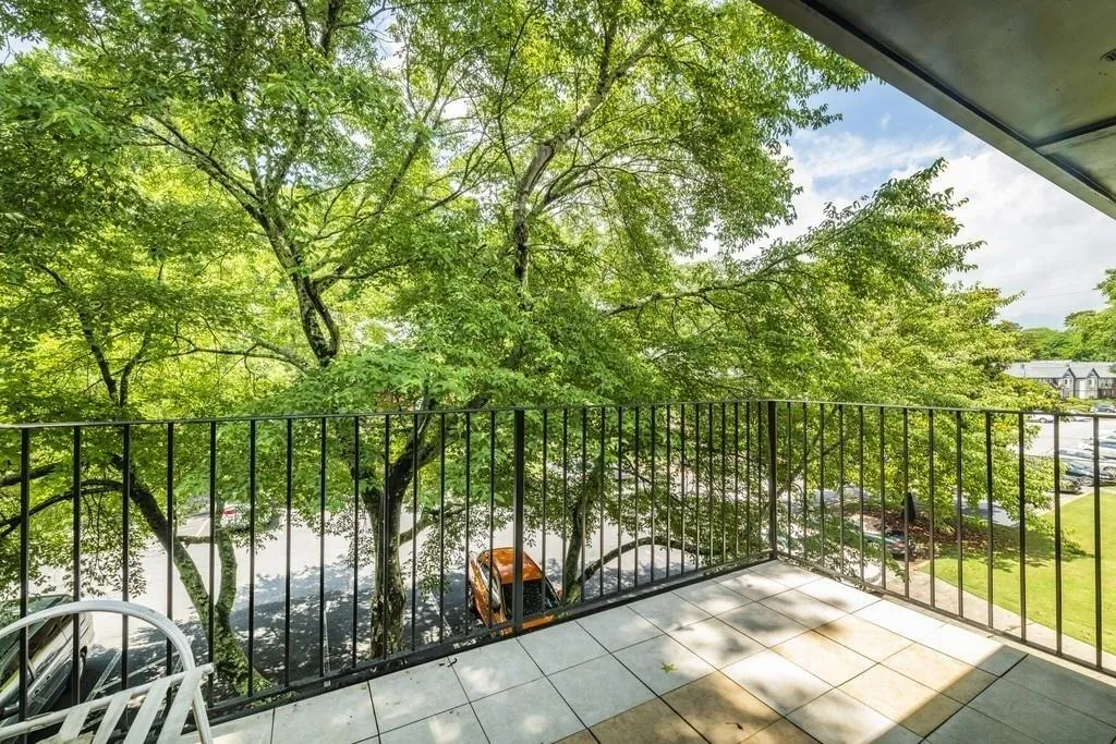 6851 Roswell Road Unit J20, Sandy Springs, Georgia 30328, 1 Bedroom Bedrooms, ,1 BathroomBathrooms,Residential,Sold,6851 Roswell Road Unit J20,6656587