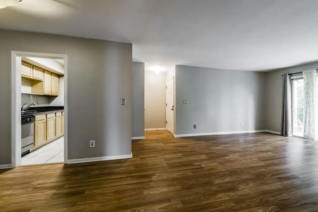 6851 Roswell Road Unit J20, Sandy Springs, Georgia 30328, 1 Bedroom Bedrooms, ,1 BathroomBathrooms,Residential,Sold,6851 Roswell Road Unit J20,6656587