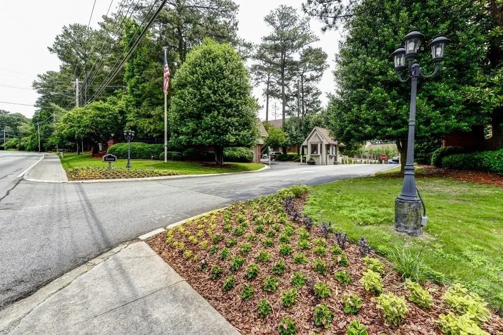 6851 Roswell Road Unit J20, Sandy Springs, Georgia 30328, 1 Bedroom Bedrooms, ,1 BathroomBathrooms,Residential,Sold,6851 Roswell Road Unit J20,6656587