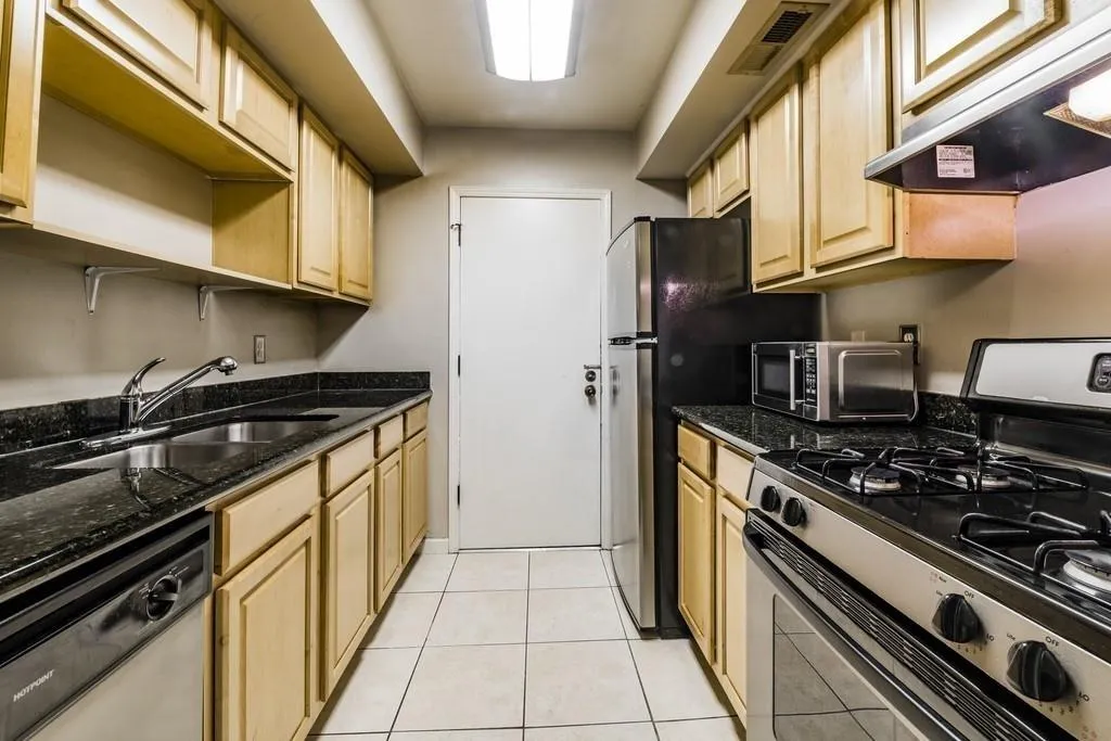 6851 Roswell Road Unit J20, Sandy Springs, Georgia 30328, 1 Bedroom Bedrooms, ,1 BathroomBathrooms,Residential,Sold,6851 Roswell Road Unit J20,6656587