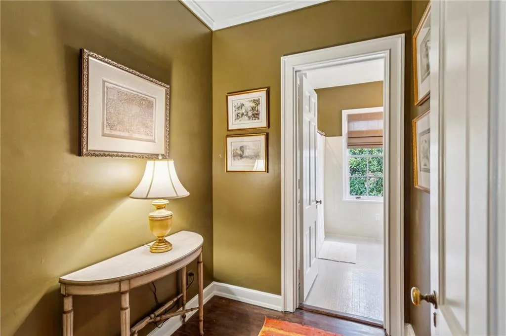 Ante-room to Hall Bath