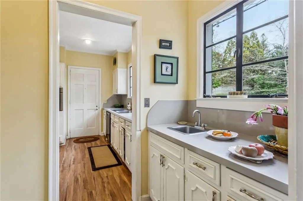 Butller's Pantry or Bar