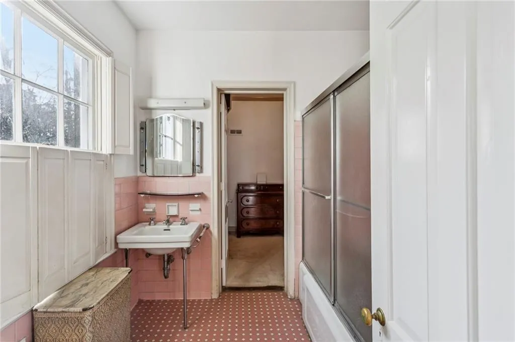 151 Peachtree Battle Avenue Nw, Atlanta, Georgia 30305, 4 Bedrooms Bedrooms, 0 ,4 BathroomsBathrooms,Residential,For Sale,151 Peachtree Battle Avenue Nw,7699086