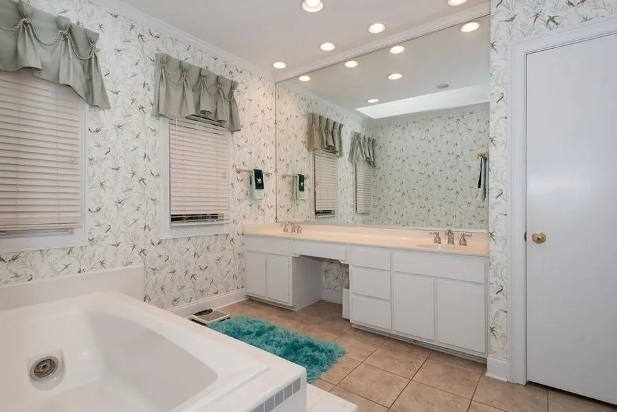 1095 Old Powers Ferry Road, Sandy Springs, Georgia 30327, 5 Bedrooms Bedrooms, ,4 BathroomsBathrooms,Residential,Sold,1095 Old Powers Ferry Road,6595699