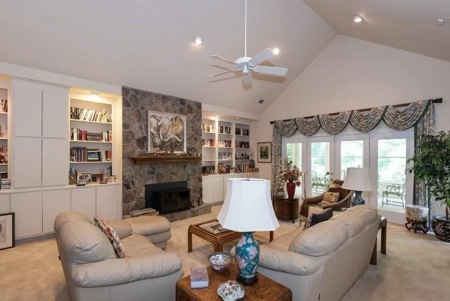 1095 Old Powers Ferry Road, Sandy Springs, Georgia 30327, 5 Bedrooms Bedrooms, ,4 BathroomsBathrooms,Residential,Sold,1095 Old Powers Ferry Road,6595699