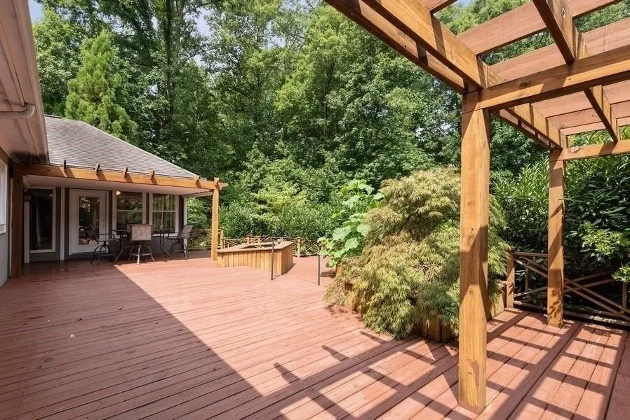 1095 Old Powers Ferry Road, Sandy Springs, Georgia 30327, 5 Bedrooms Bedrooms, ,4 BathroomsBathrooms,Residential,Sold,1095 Old Powers Ferry Road,6595699